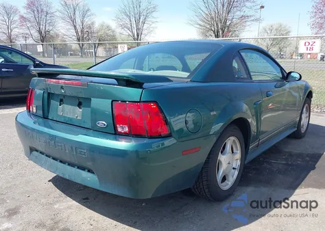 2001 Ford Mustang z USA, uszkodzony, nr VIN 1FAFP40441F214400